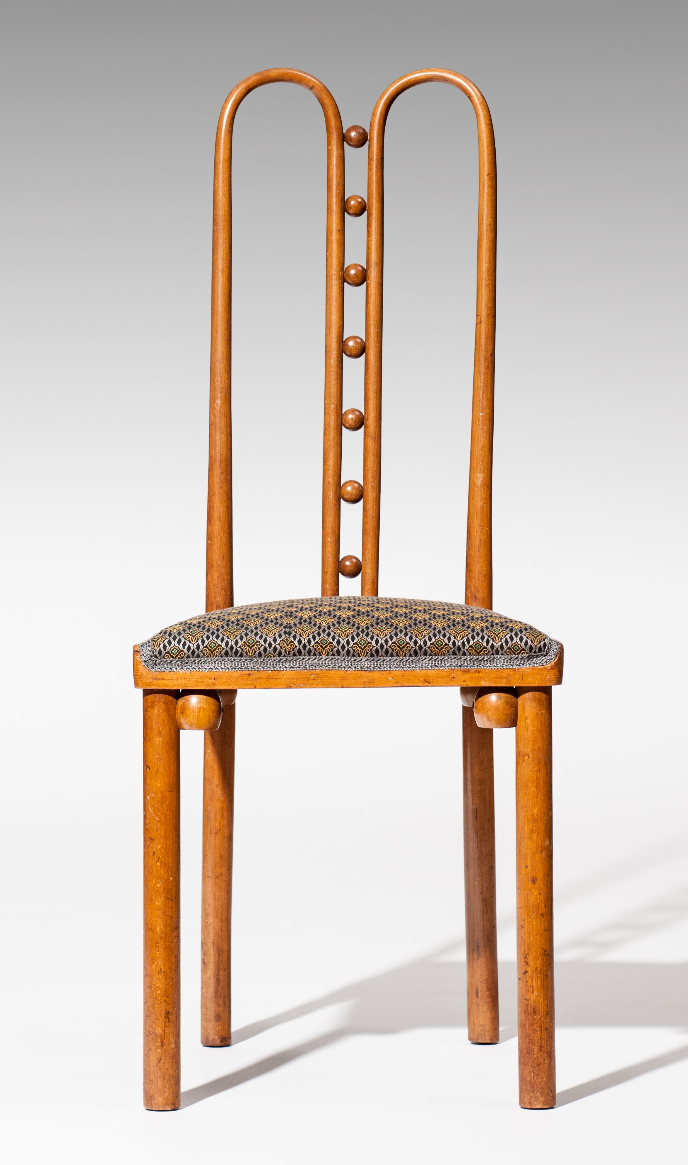 Chaise modèle "Seven-Ball"