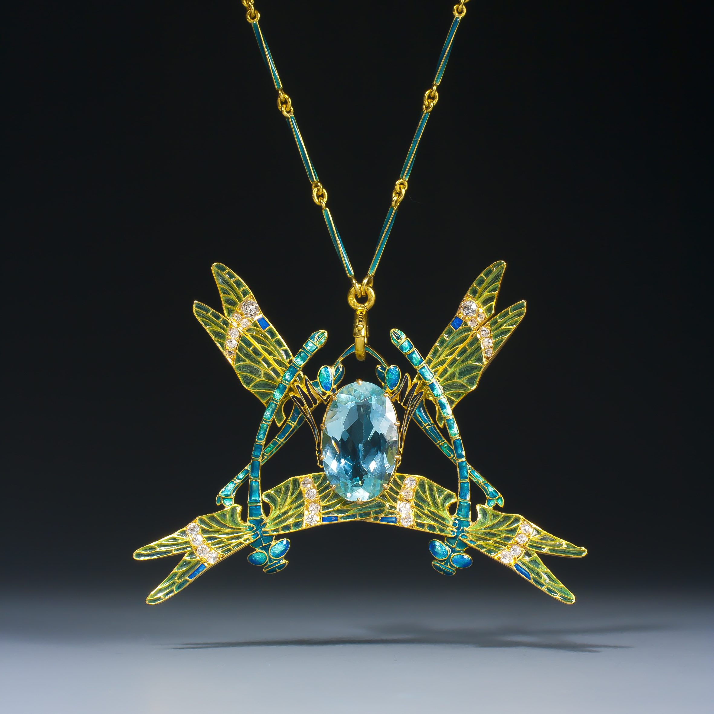 A very fine Art Nouveau dragonfly pendant