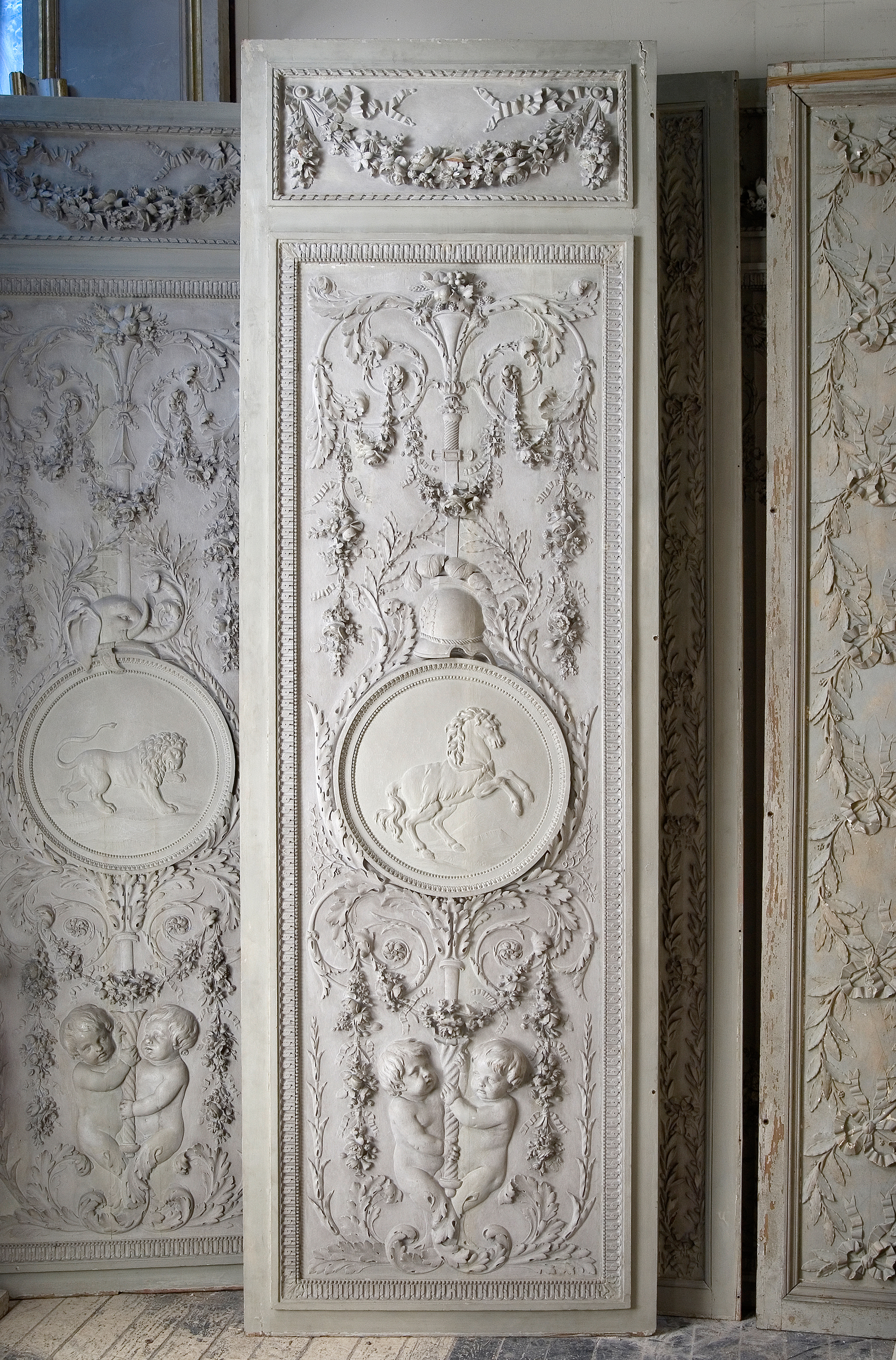 Boiserie XVI<sup>e</sup> siècle - Ledoux Les Quatre Continents, éléments anciens