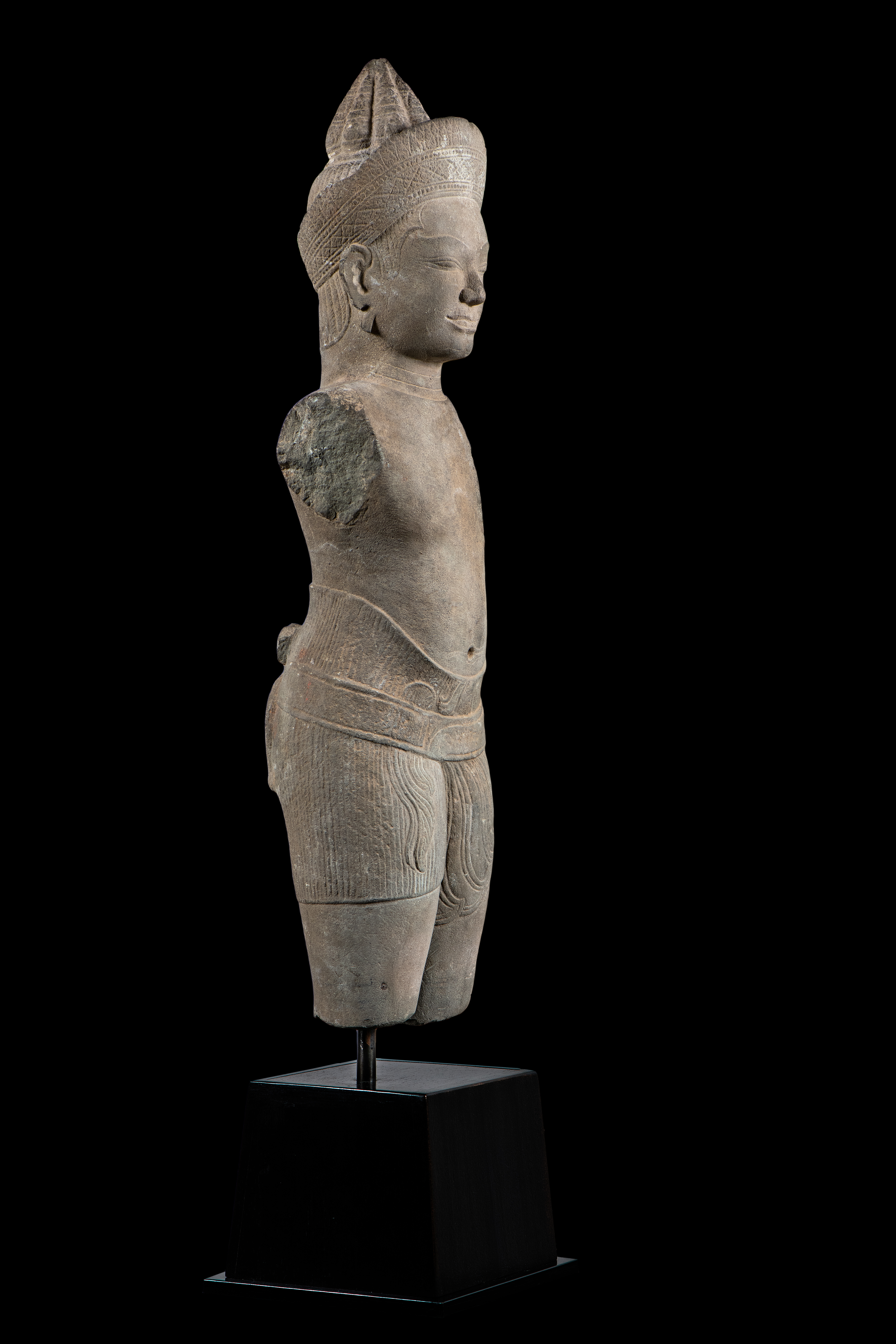 Torse de Vishnu, art kmer, stype du Baphuon