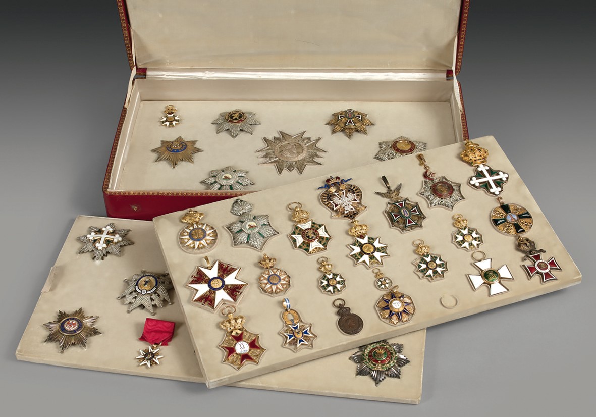 Ecrin des décorations de Marie Jean Pierre Hubert, 2<sup>e</sup> Duc de Cambacérès (1798-1881).