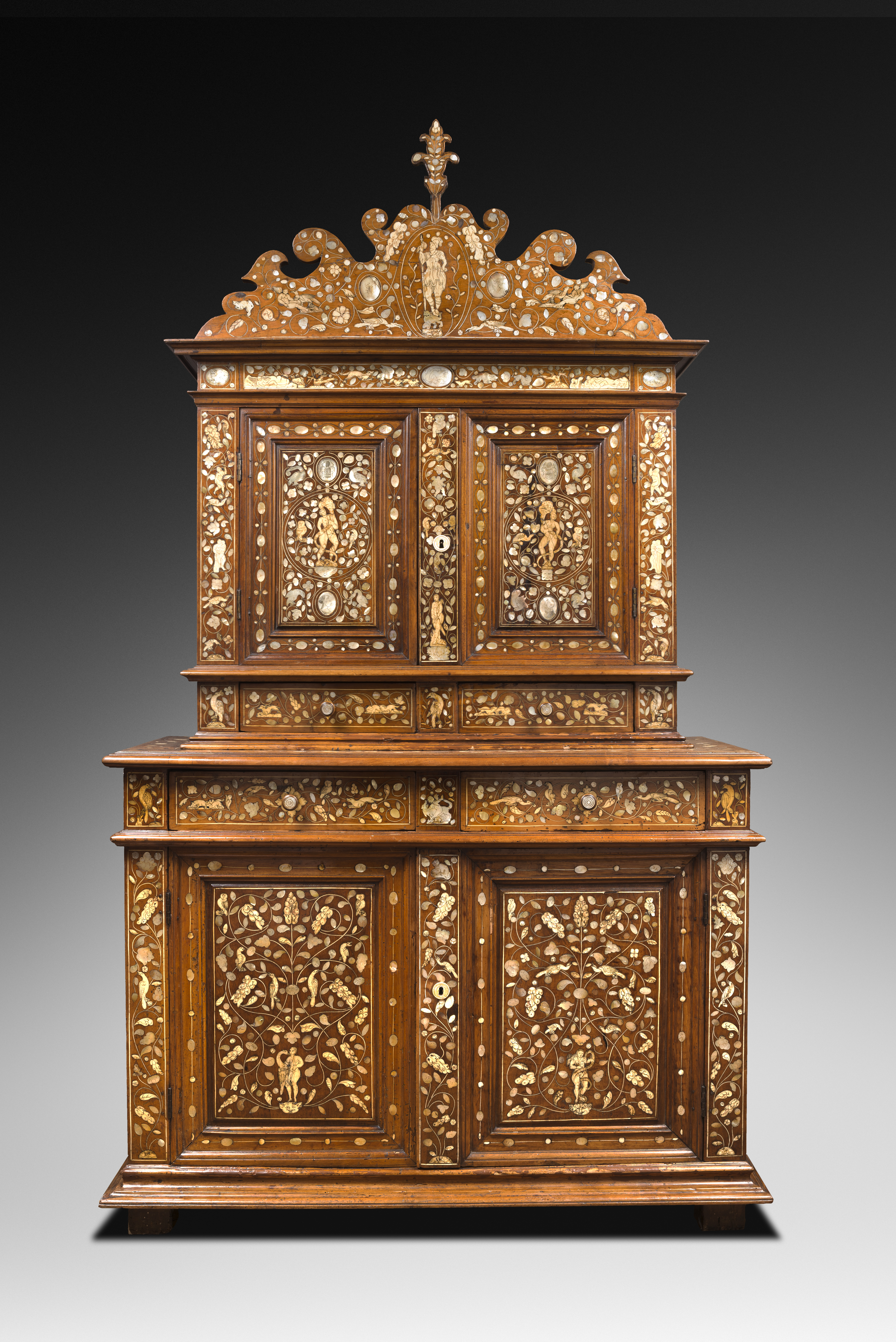 Extraordinary Renaissance dresser from the Val-de-Loire