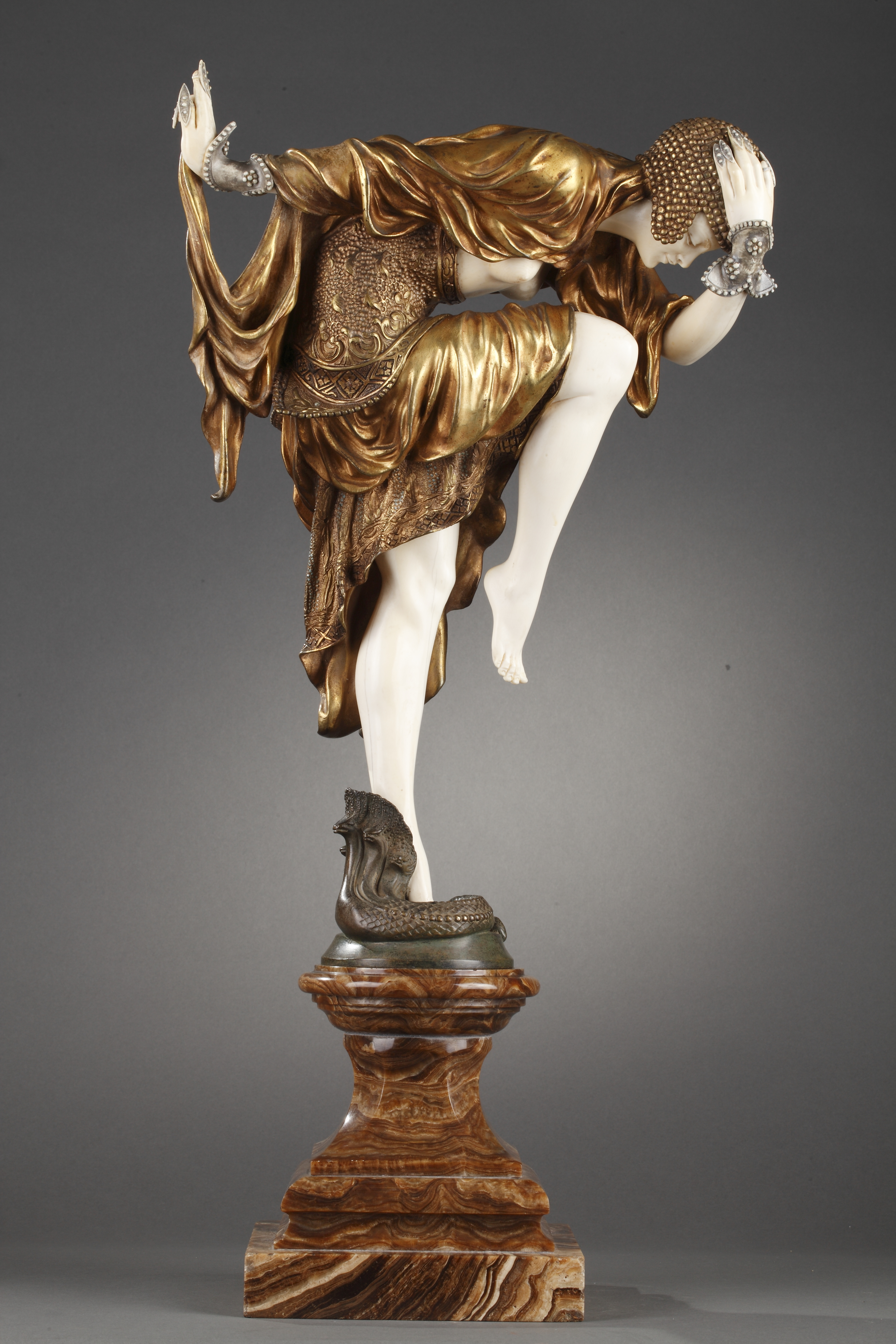 Danseuse d'Ankara, sculpture chryséléphantine