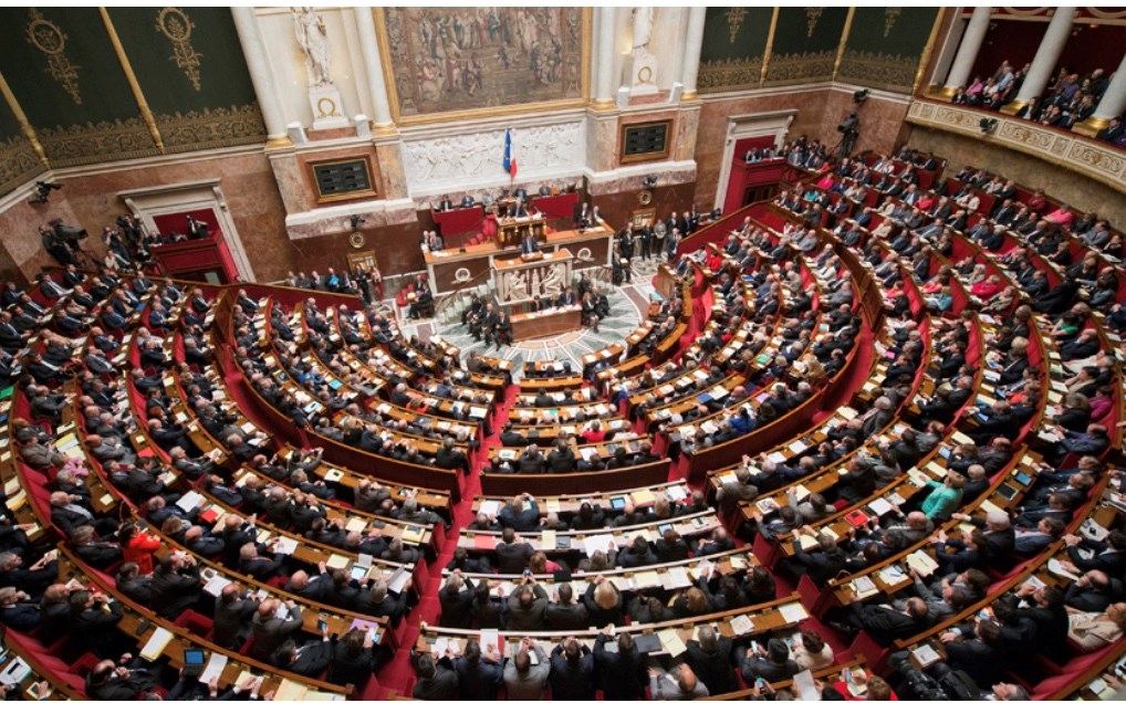 Artworks at the Heart of France’s Budget Debate: The SNA Warns of a Risky Measure for Culture and Heritage